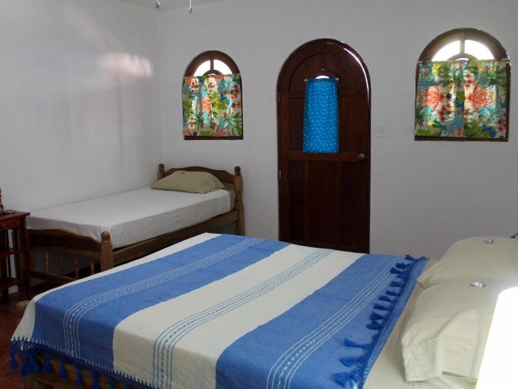 Casa De Los Cocos Bed & Breakfast Transito Dış mekan fotoğraf